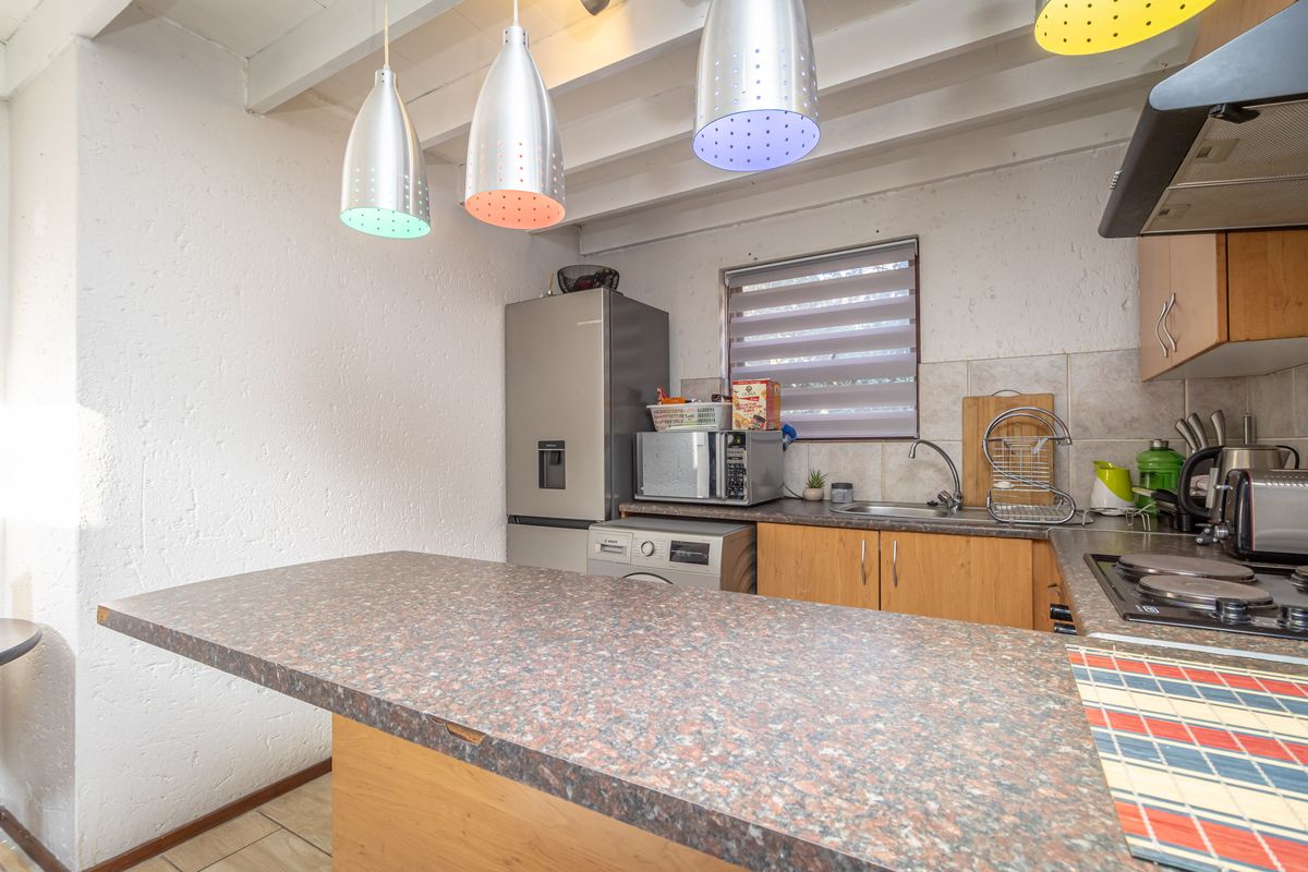 Apartment For Sale in Douglasdale, Sandton, Gauteng - Photo 5