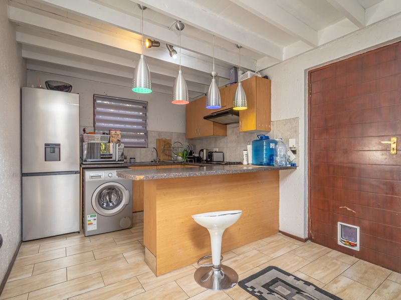 Apartment For Sale in Douglasdale, Sandton, Gauteng - Photo 4