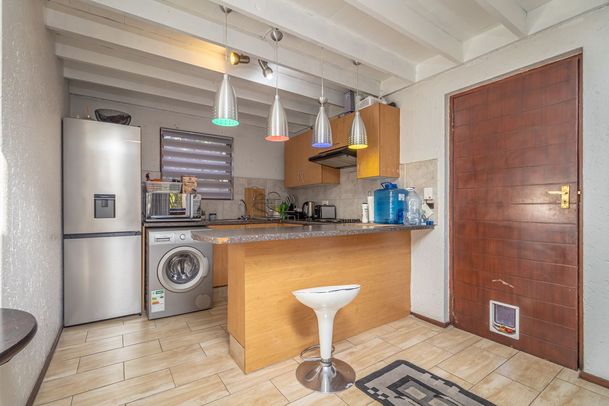 Apartment For Sale in Douglasdale, Sandton, Gauteng - Photo 4