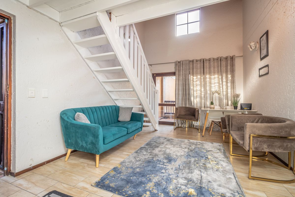Apartment For Sale in Douglasdale, Sandton, Gauteng - Photo 2