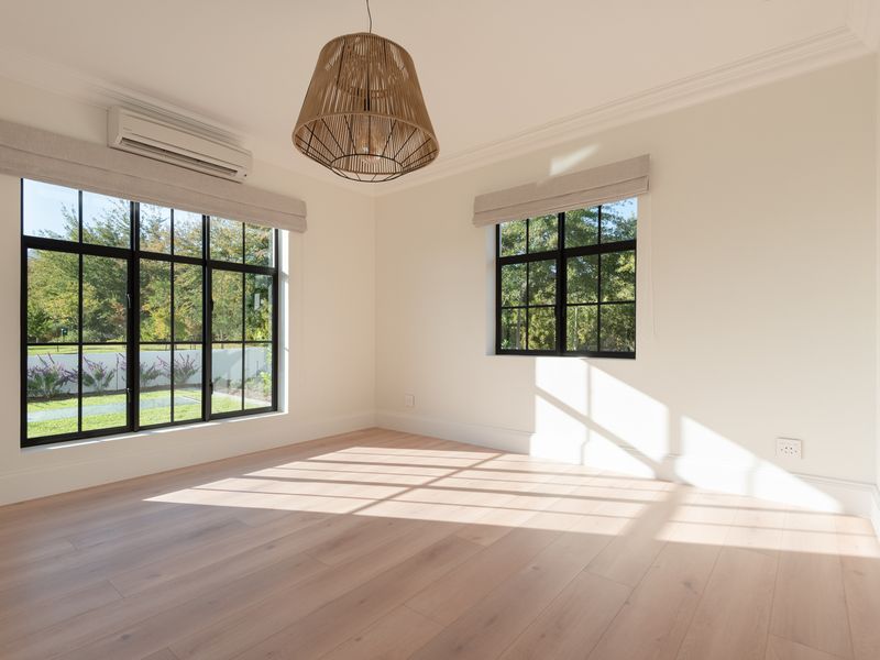 Unveiling the epitome of luxury living at Val de Vie Estate. - Photo 8