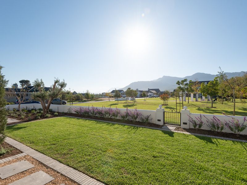 Unveiling the epitome of luxury living at Val de Vie Estate. - Photo 7