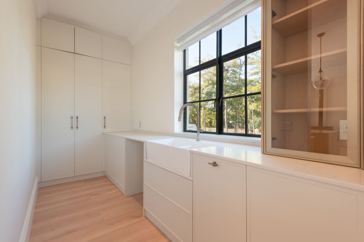 Unveiling the epitome of luxury living at Val de Vie Estate. - Photo 4
