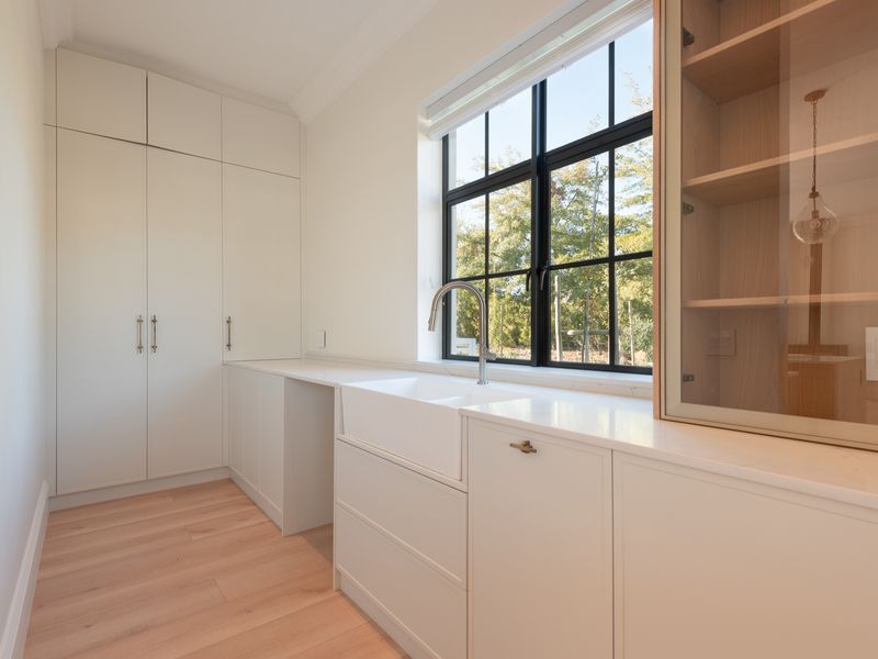 Unveiling the epitome of luxury living at Val de Vie Estate. - Photo 4