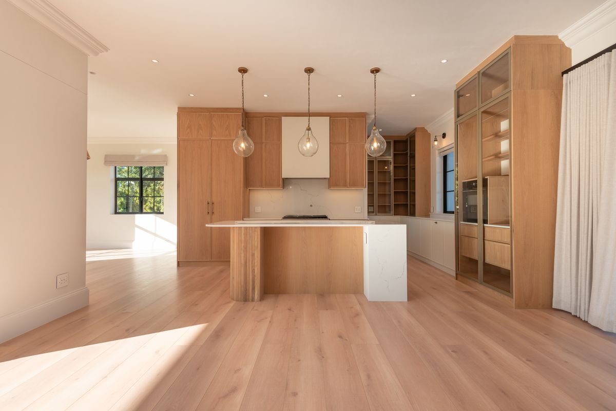 Unveiling the epitome of luxury living at Val de Vie Estate. - Photo 3