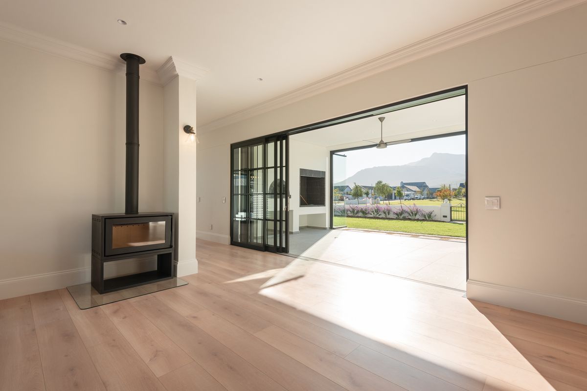 Unveiling the epitome of luxury living at Val de Vie Estate. - Photo 5