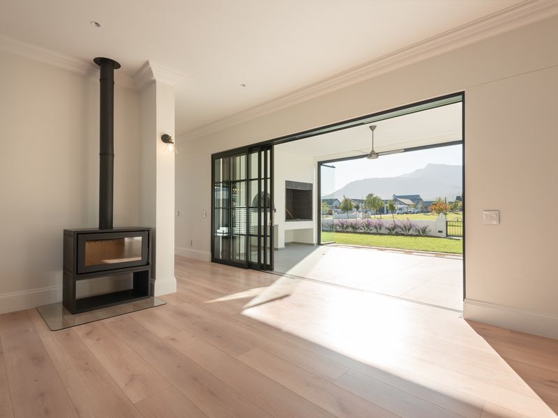Unveiling the epitome of luxury living at Val de Vie Estate. - Photo 5