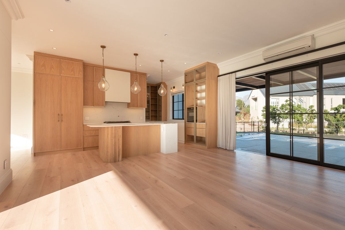 Unveiling the epitome of luxury living at Val de Vie Estate. - Photo 2