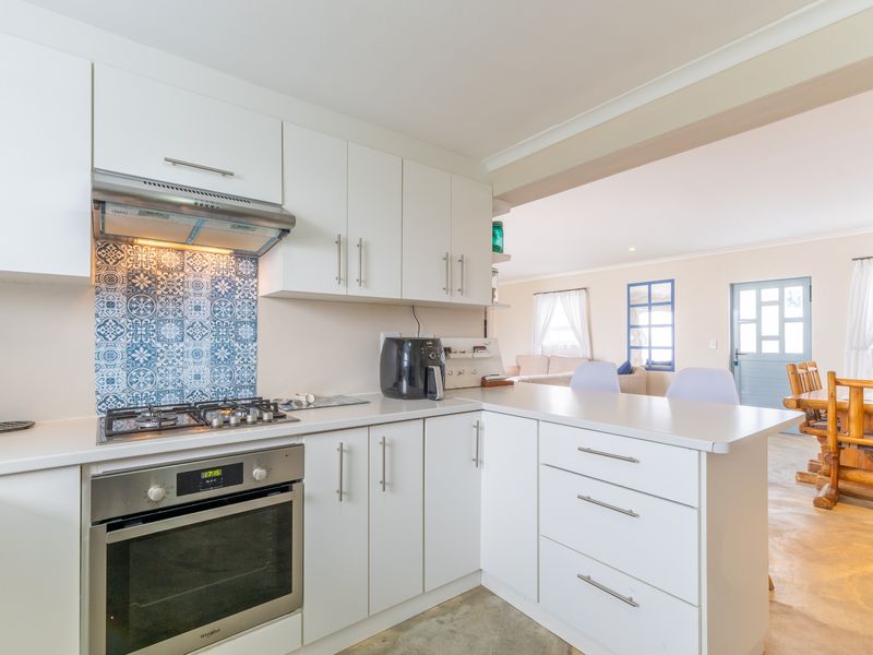 Cozy Three bedroom home in a Secure Estate - Photo 10