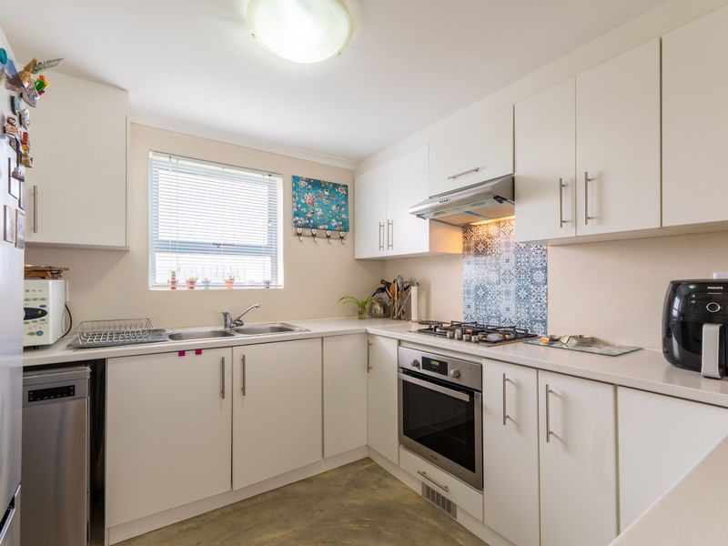 Cozy Three bedroom home in a Secure Estate - Photo 9