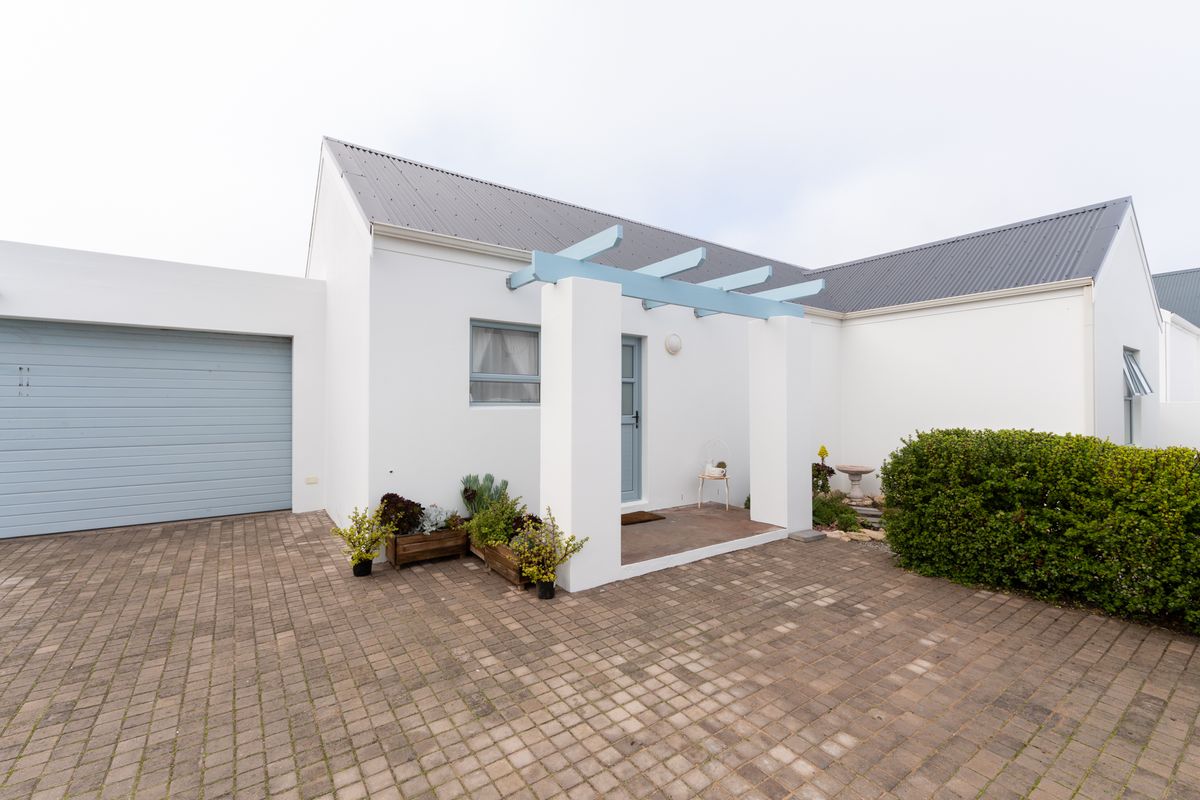 Cozy Three bedroom home in a Secure Estate - Photo 2