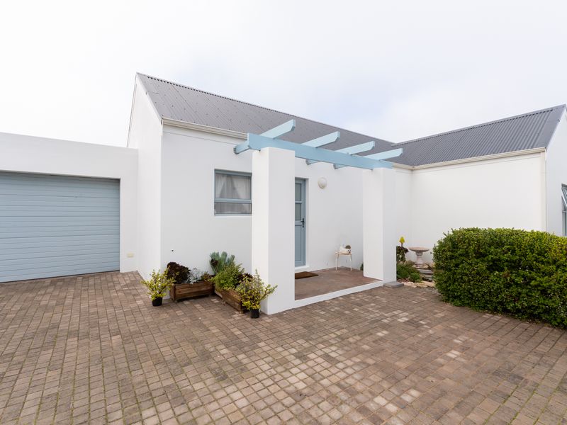 Cozy Three bedroom home in a Secure Estate - Photo 2