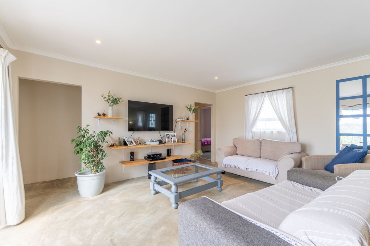 Cozy Three bedroom home in a Secure Estate - Photo 5