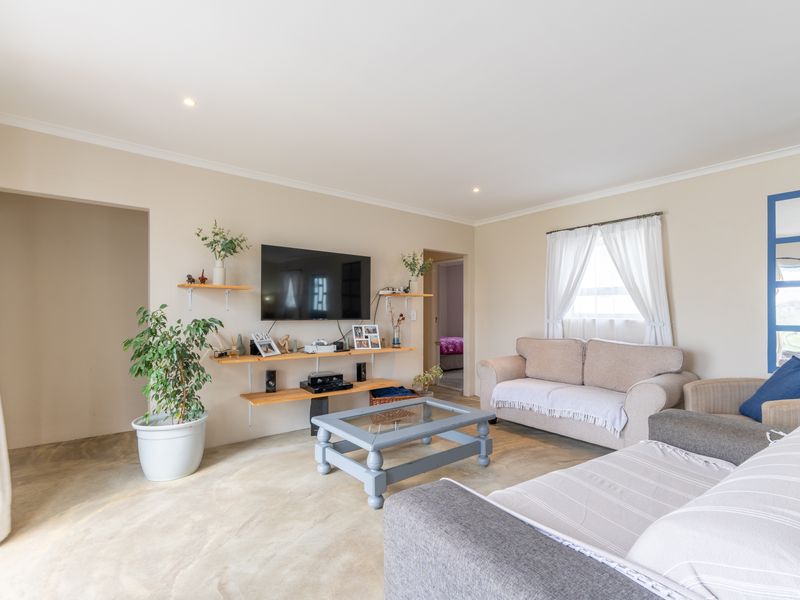 Cozy Three bedroom home in a Secure Estate - Photo 5