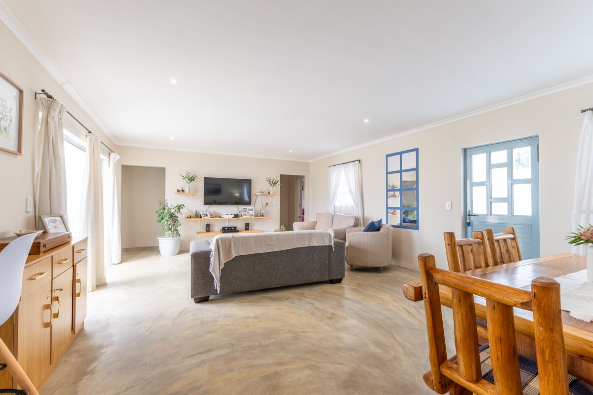 Cozy Three bedroom home in a Secure Estate - Photo 3