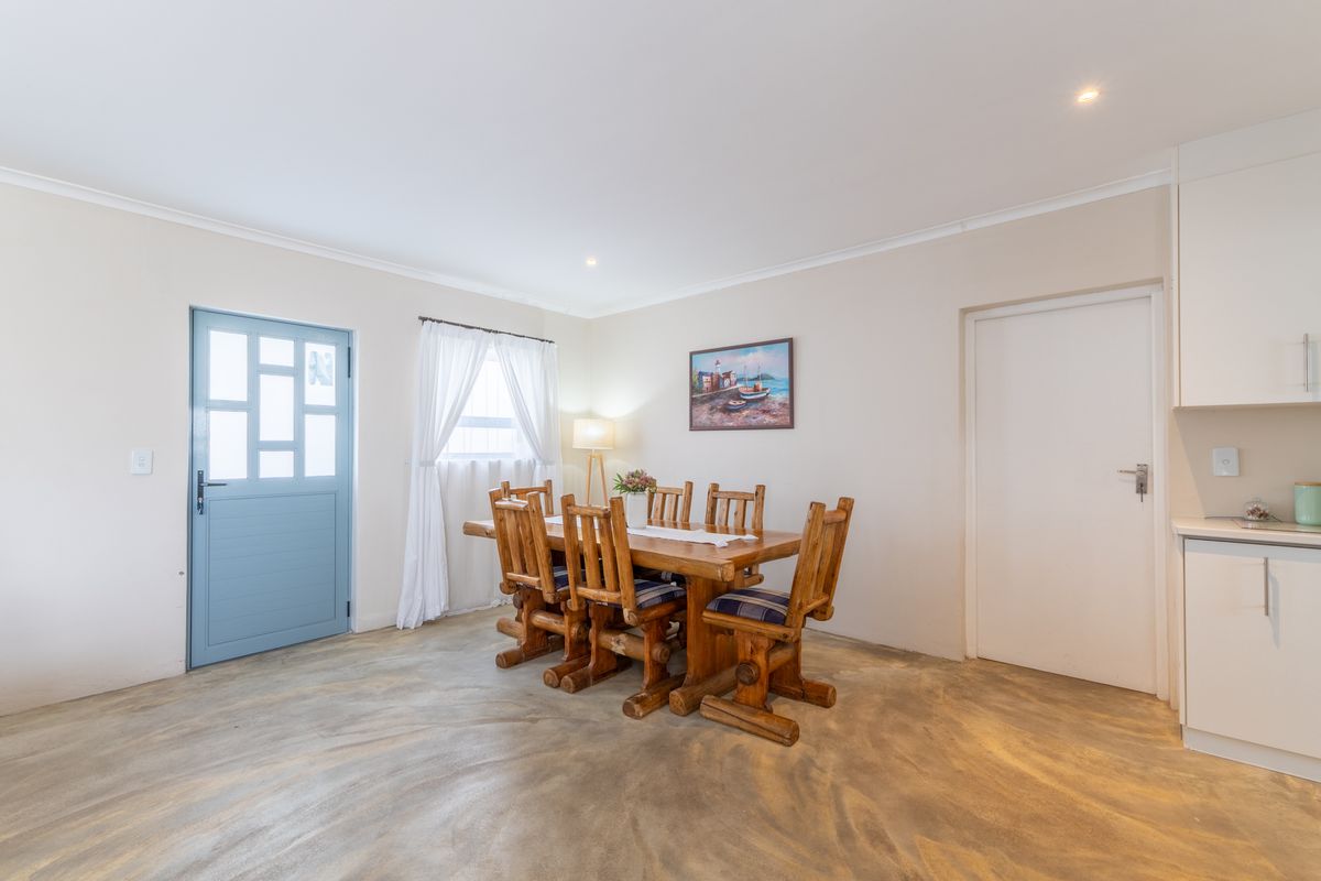 Cozy Three bedroom home in a Secure Estate - Photo 4