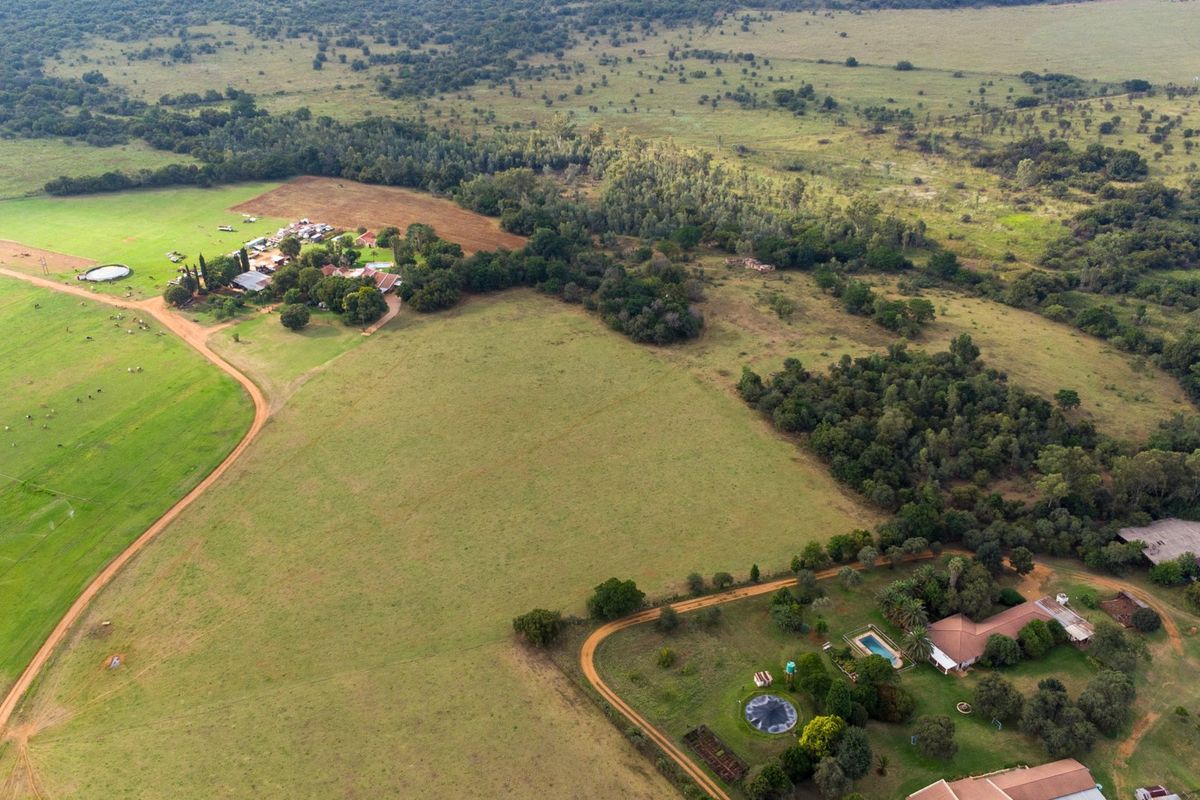 Farm for sale in Hekpoort, Krugersdorp - Photo 2