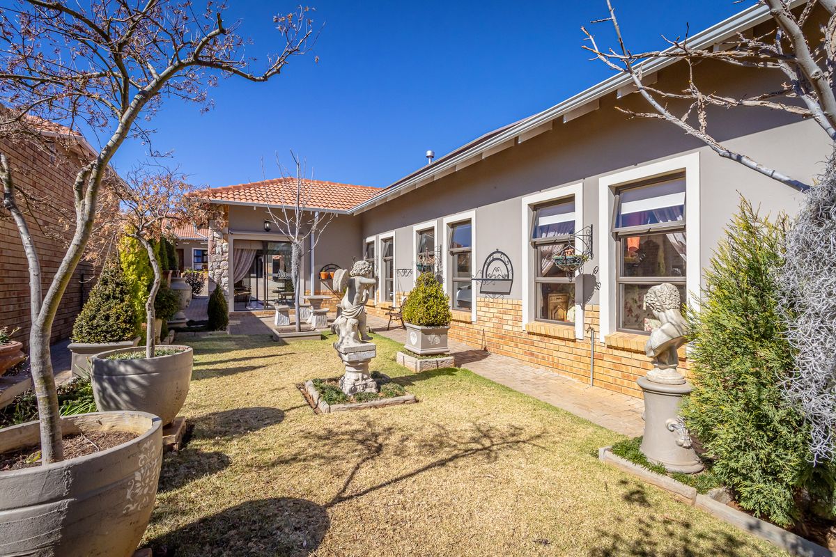 Townhouse For Sale in Jordaan Park, Heidelberg, Gauteng - Photo 4