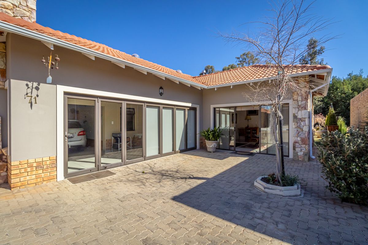 Townhouse For Sale in Jordaan Park, Heidelberg, Gauteng - Photo 2
