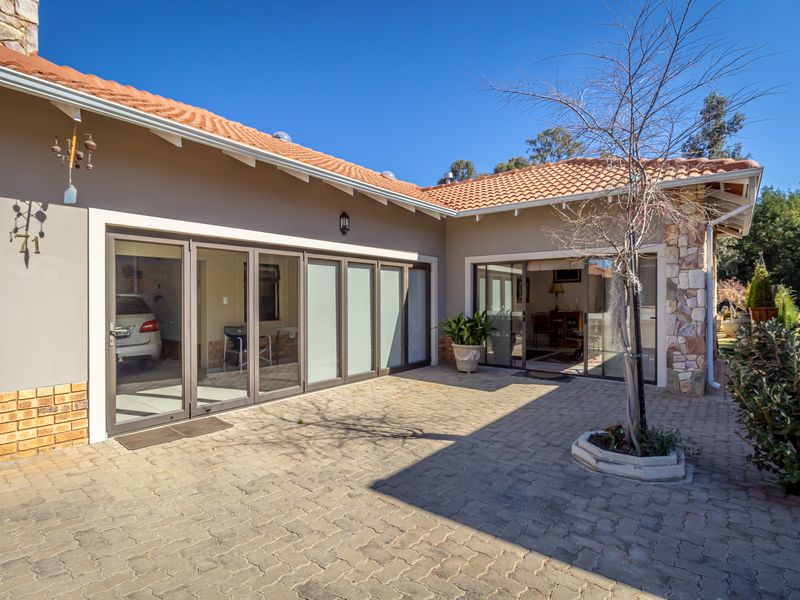 Townhouse For Sale in Jordaan Park, Heidelberg, Gauteng - Photo 2