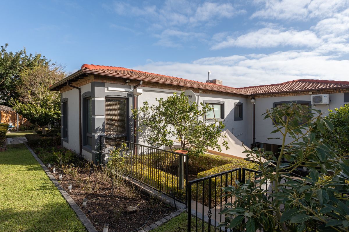 House for sale in Somerset West - Photo 2