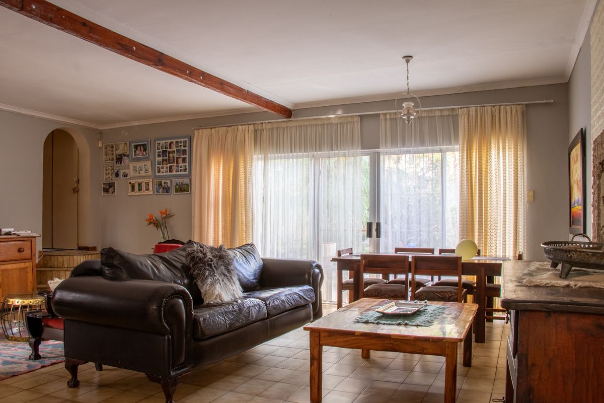 House For Sale in Somerset East, Eastern Cape - Photo 2