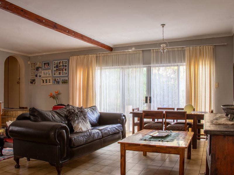 House For Sale in Somerset East, Eastern Cape - Photo 2