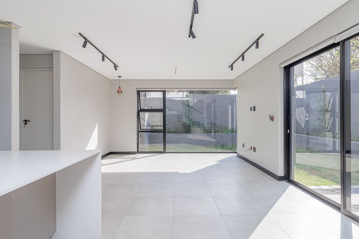 Townhouse To Rent in Bryanston, Sandton, Gauteng - Photo 3