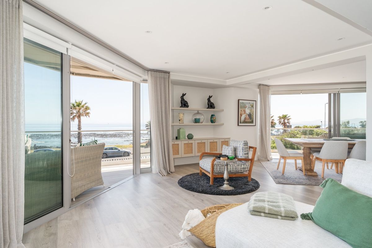 Apartment For Sale in Mouille Point, Cape Town, Western Cape - Photo 2