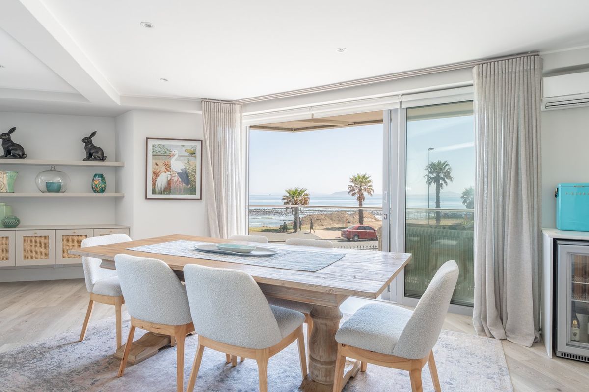 Apartment For Sale in Mouille Point, Cape Town, Western Cape - Photo 4