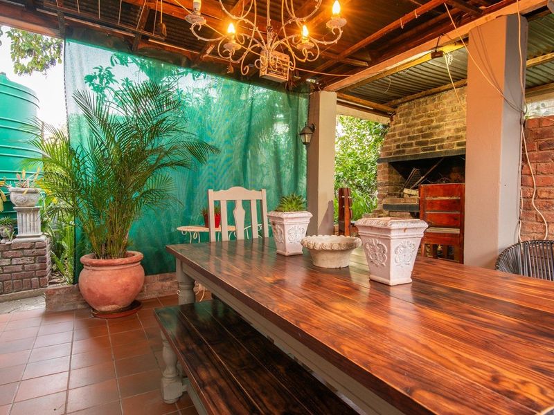 Live in this vintage beauty while earning an additional income from renting  out four apartments. - Photo 3