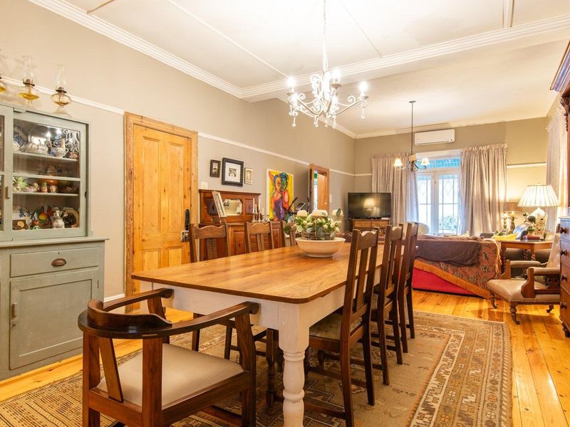 Live in this vintage beauty while earning an additional income from renting  out four apartments. - Photo 9