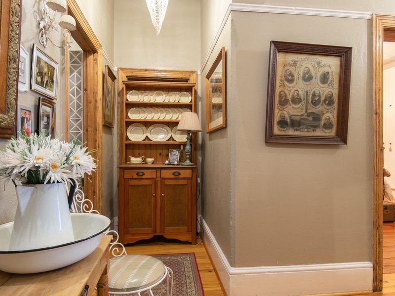 Live in this vintage beauty while earning an additional income from renting  out four apartments. - Photo 7