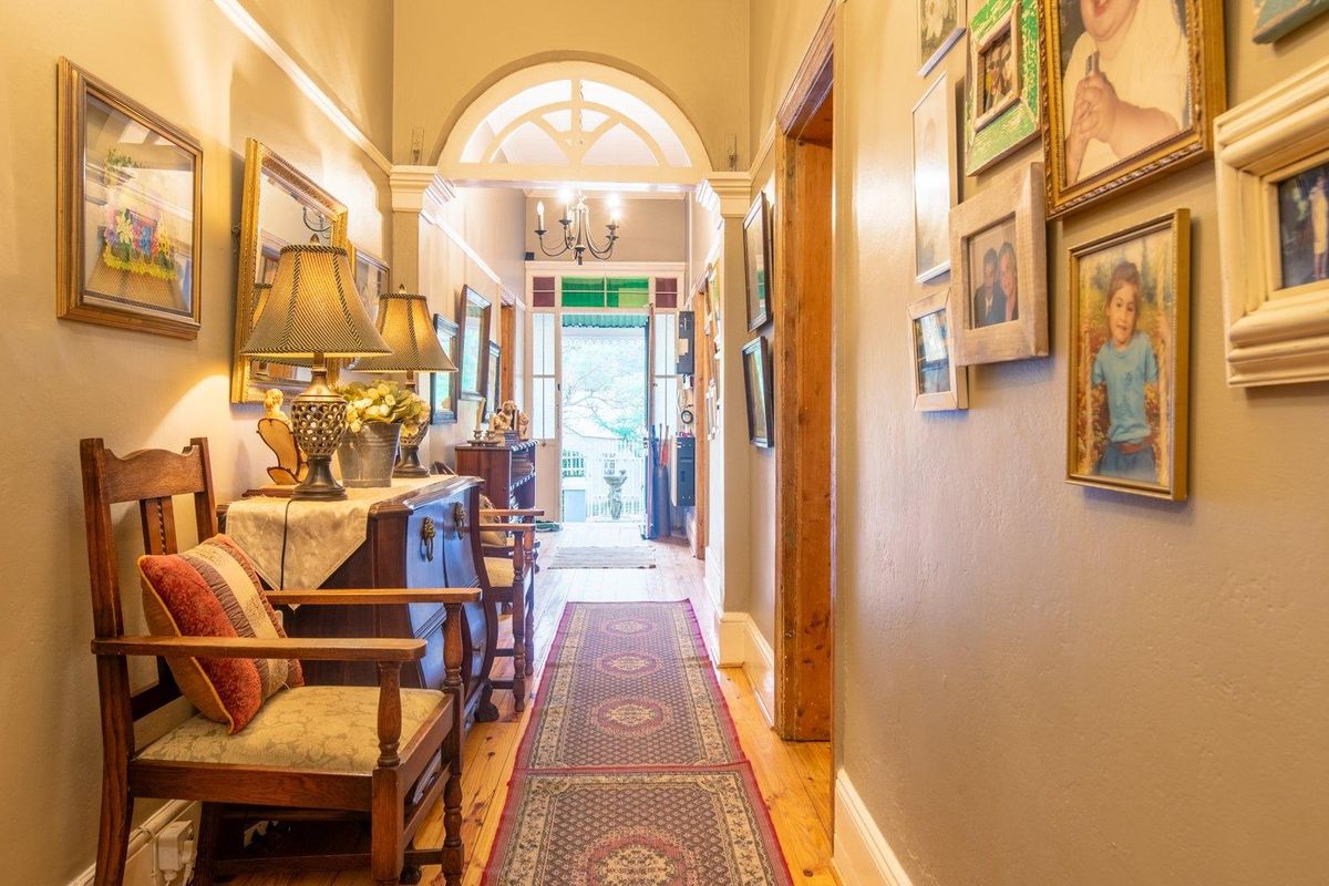 Live in this vintage beauty while earning an additional income from renting  out four apartments. - Photo 5