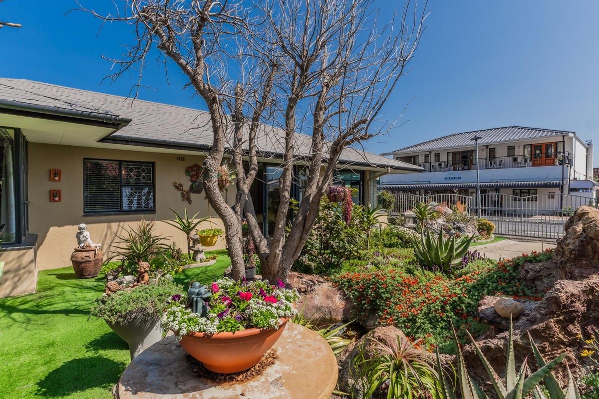 Newly Renovated 3 bedroom home. - Photo 3