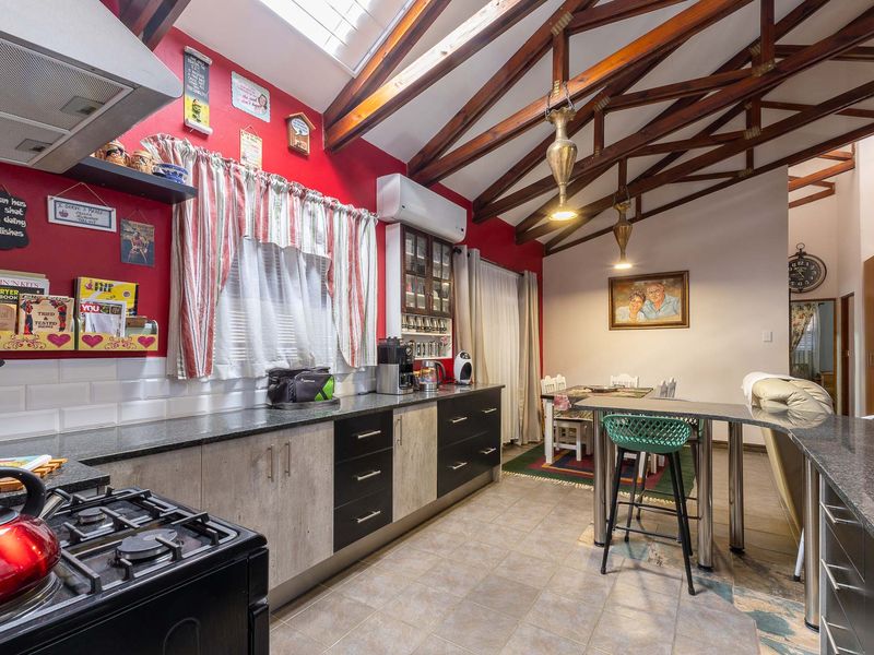 House For Sale in Riversdale, Western Cape - Photo 5