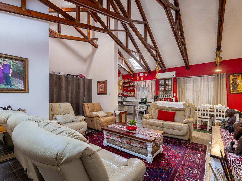 House For Sale in Riversdale, Western Cape - Photo 3