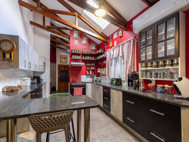House For Sale in Riversdale, Western Cape - Photo 6