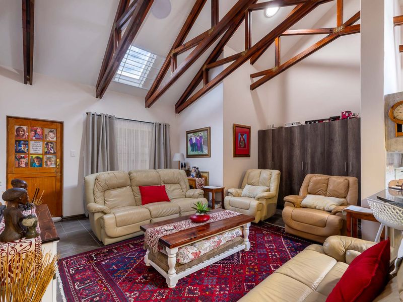 House For Sale in Riversdale, Western Cape - Photo 2
