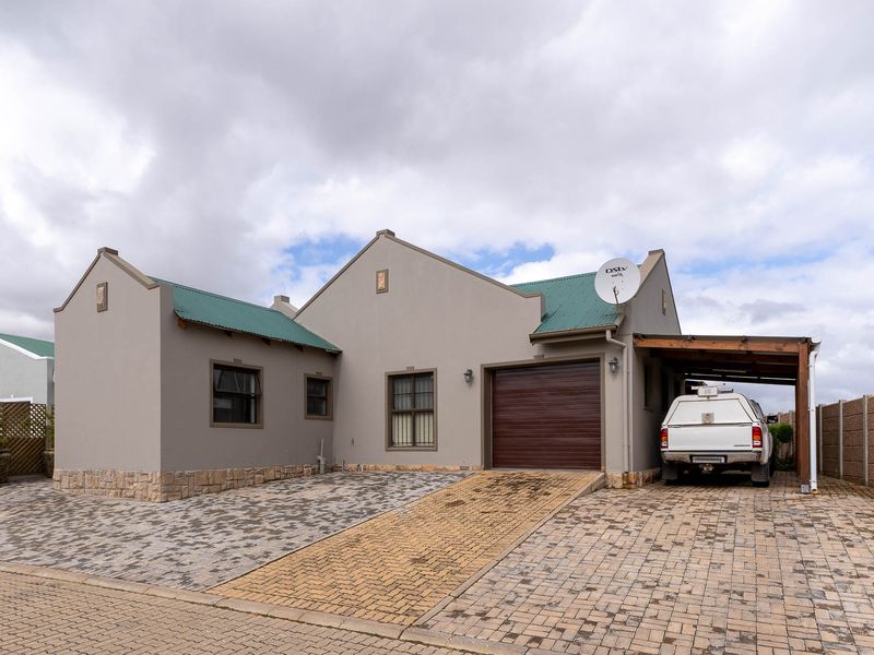 House For Sale in Riversdale, Western Cape - Photo 1