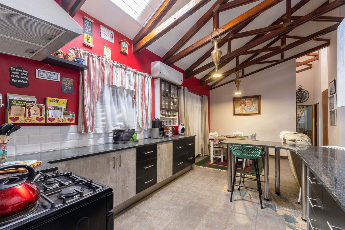 House For Sale in Riversdale, Western Cape - Photo 5