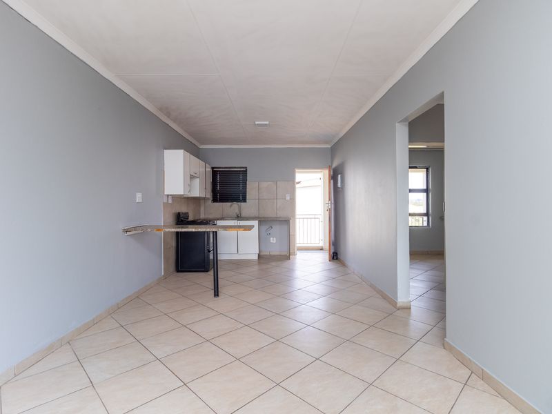 Apartment For Sale in Witpoortjie, Roodepoort, Gauteng - Photo 8