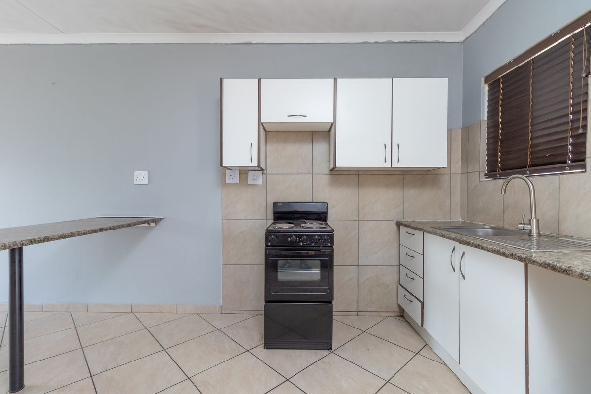 Apartment For Sale in Witpoortjie, Roodepoort, Gauteng - Photo 3