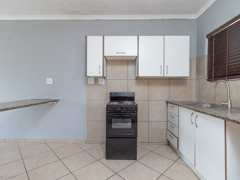 Apartment For Sale in Witpoortjie, Roodepoort, Gauteng - Photo 3