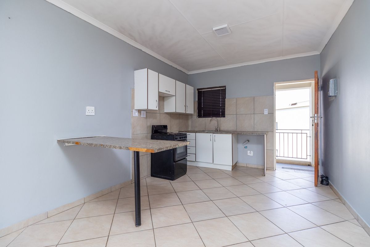 Apartment For Sale in Witpoortjie, Roodepoort, Gauteng - Photo 4