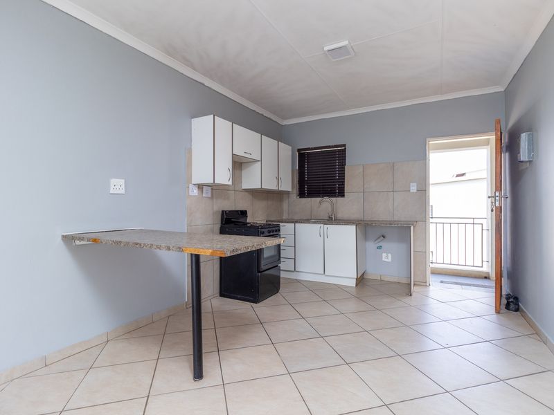 Apartment For Sale in Witpoortjie, Roodepoort, Gauteng - Photo 4