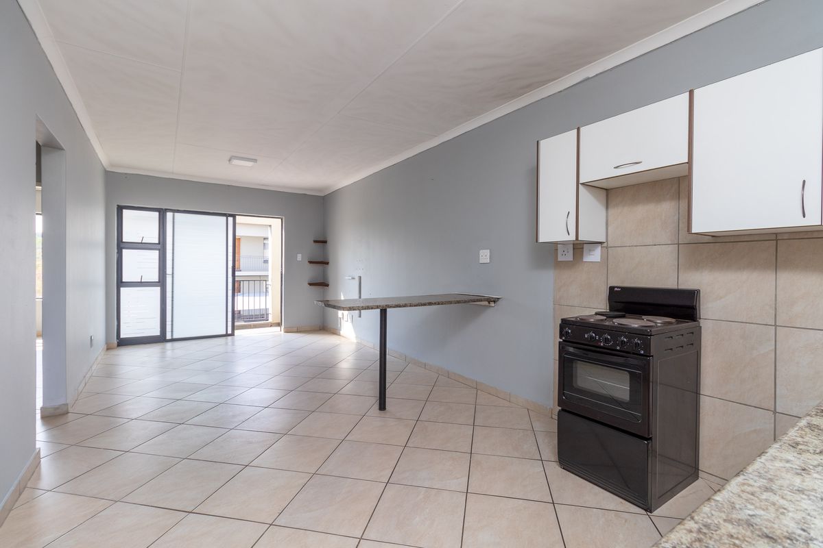 Apartment For Sale in Witpoortjie, Roodepoort, Gauteng - Photo 2