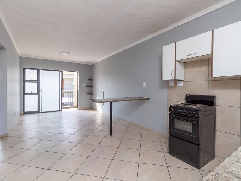 Apartment For Sale in Witpoortjie, Roodepoort, Gauteng - Photo 2