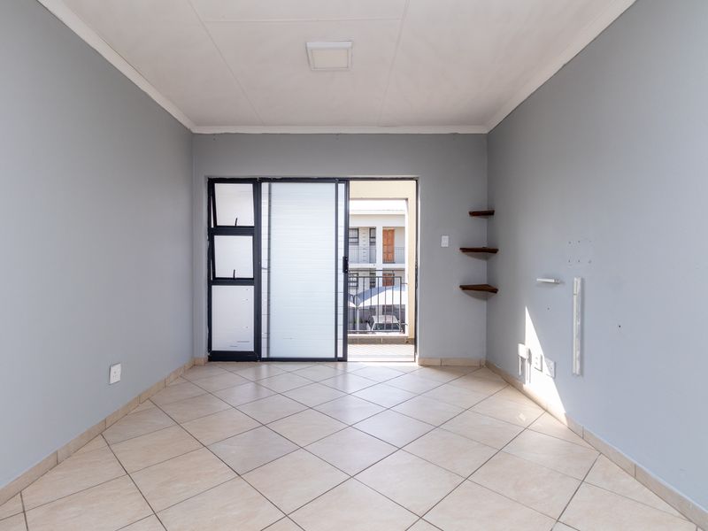 Apartment For Sale in Witpoortjie, Roodepoort, Gauteng - Photo 7