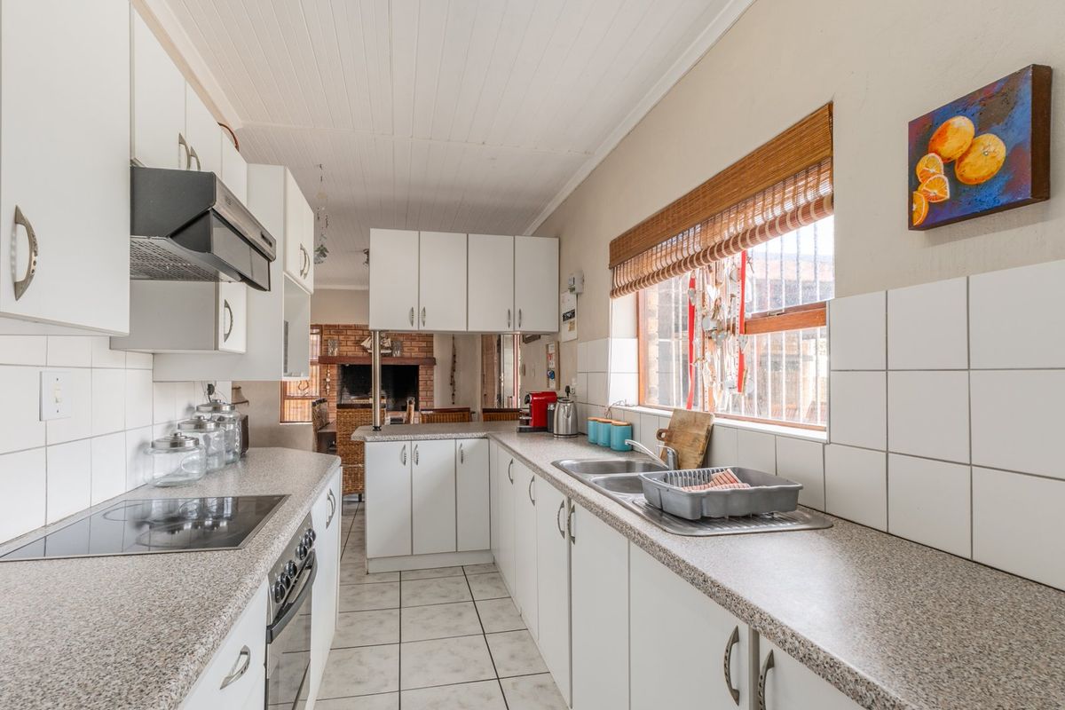 House For Sale in Franskraal, Gansbaai, Western Cape - Photo 4